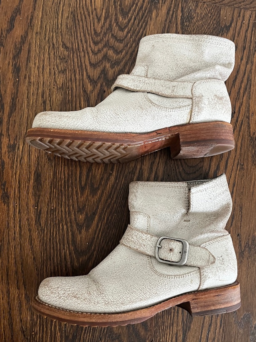 Frye Veronica women's 6 distressed white leather